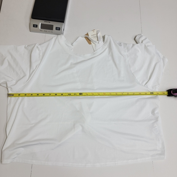 NWT Fabletics Womens White Eco-Conscious Twist Back Short Sleeve Tee Sz 1X Crop - Picture 4 of 10